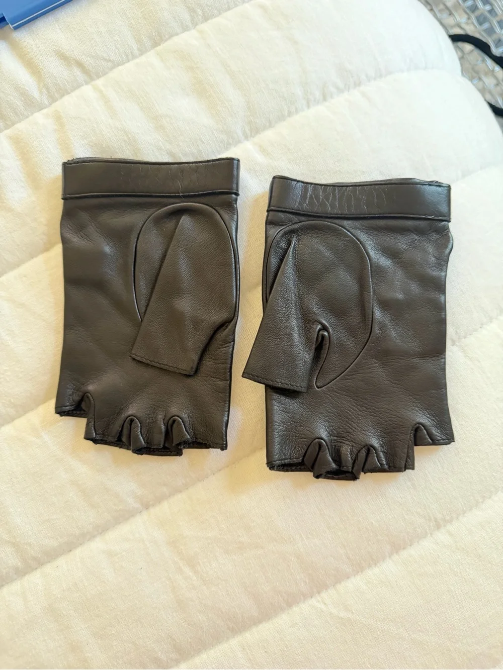 CHANEL Black Quilted Fingerless Leather Driving Gloves with Silver CC size 7 1/2
